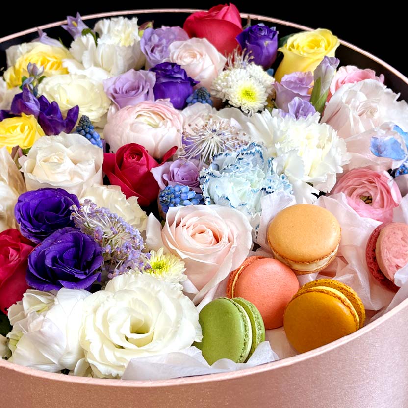 Coffret cadeau rond macaron et fleur