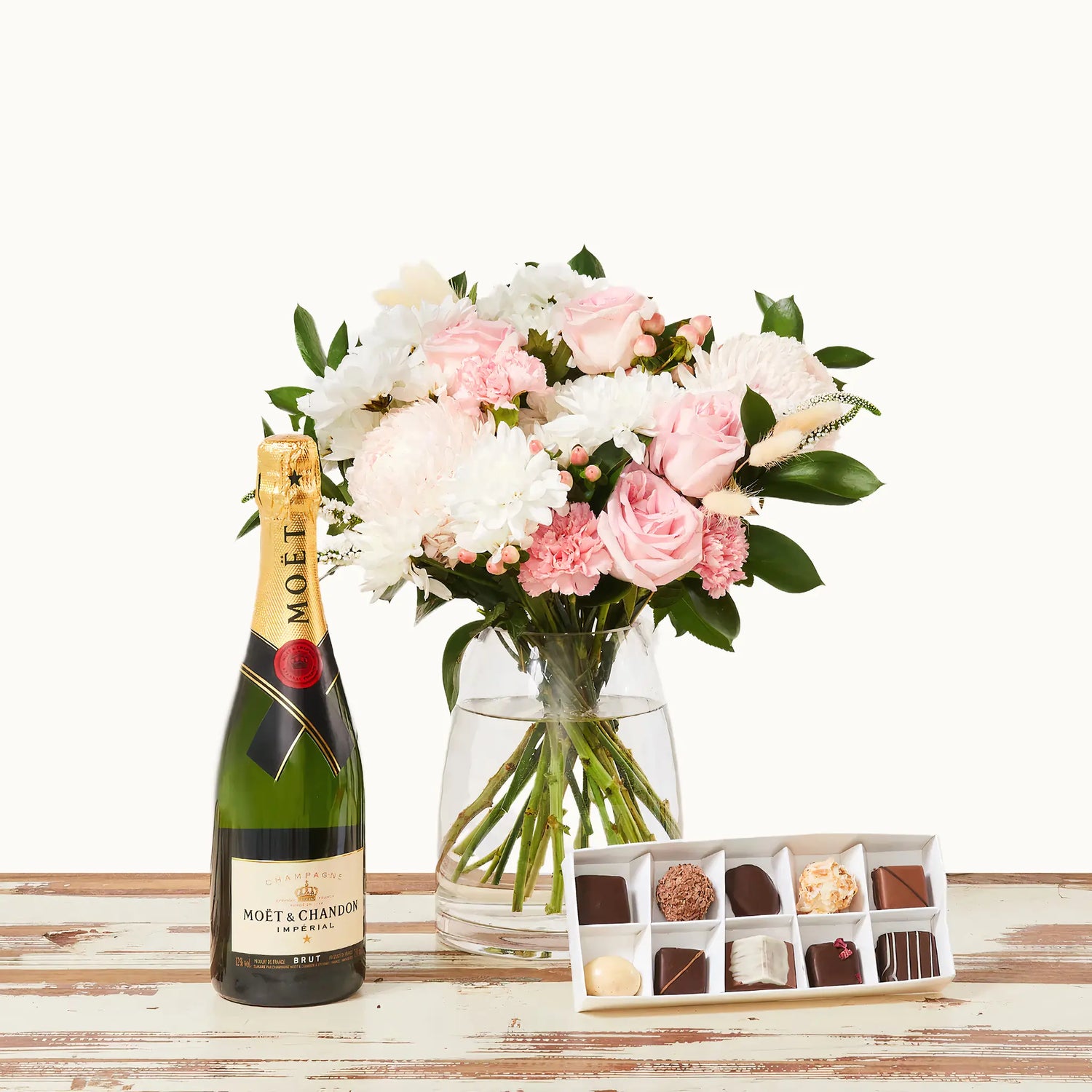 Moët, Chocolate & Quartz Rose Bouquet